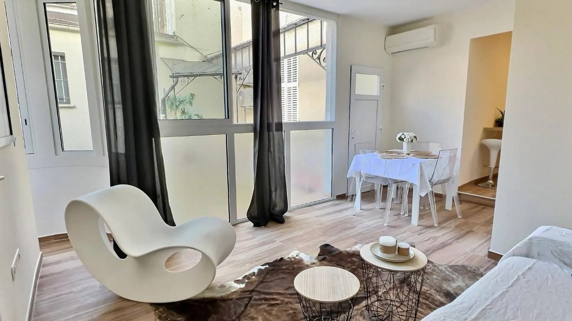 Charlotte By Terry'S Homes Cannes 0*,  Francie
